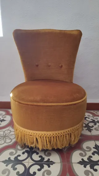 Sillón tapizado vintage dorado