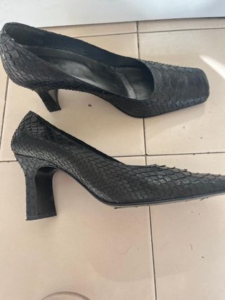 Zapatos de tacón UH negros piel serpiente