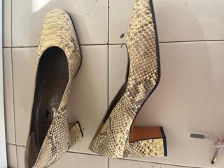 Zapatos de tacón UH negros piel serpiente