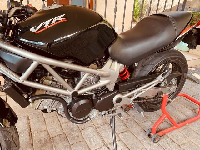 HONDA VTR250 MC33 ACEPTO CAMBIOS