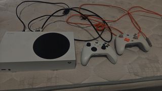 Xbox Series S + 2 Mandos