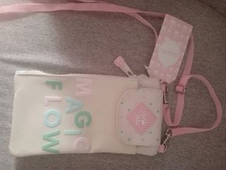 Porta móvil y monedero rosa y blanco.Nuevo