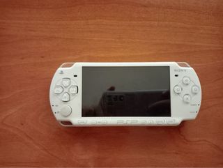 PSP nera senza caricabatterie con 3 giochi e custodia 