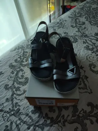 Sandalias negras y plateadas talla 41