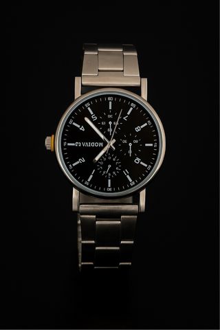 Reloj Modiva Negro y Plateado