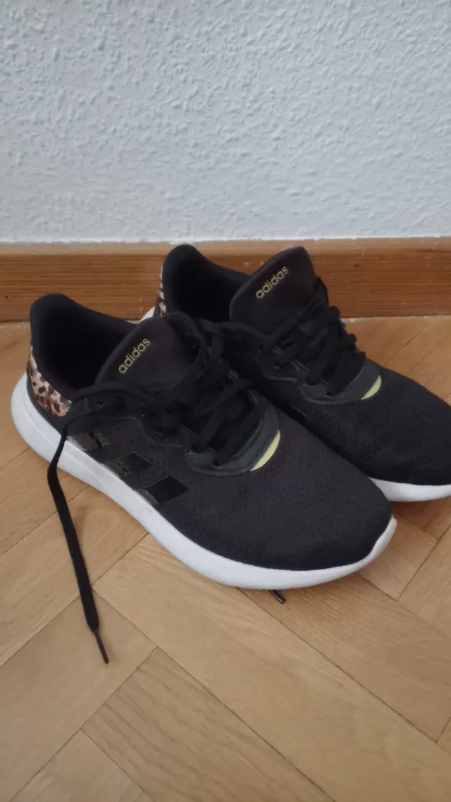 Zapatillas Adidas T39 Negro/Leopardo.
