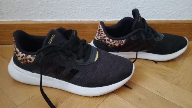 Zapatillas Adidas T39 Negro/Leopardo.