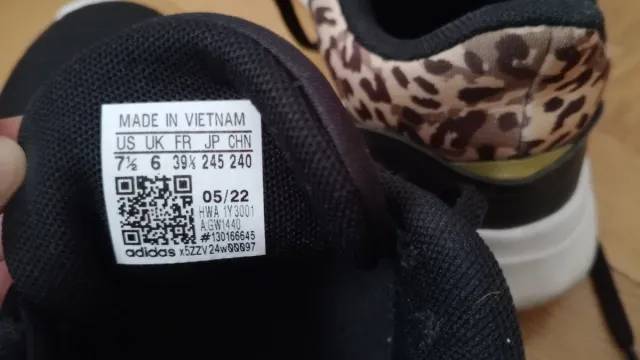 Zapatillas Adidas T39 Negro/Leopardo.