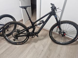 Canyon Torque CF8 2023 Nueva
