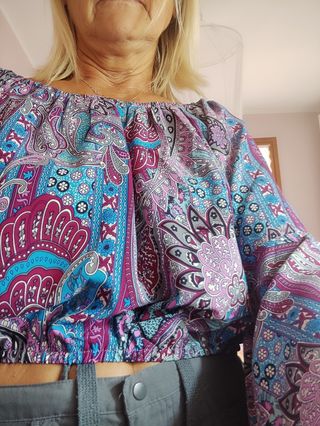 Top corto stampato manica a campana