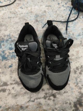 Zapatos Reebok niño negros y grises