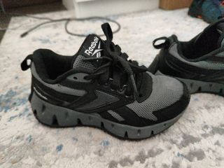 Zapatos Reebok niño negros y grises