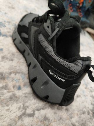 Zapatos Reebok niño negros y grises