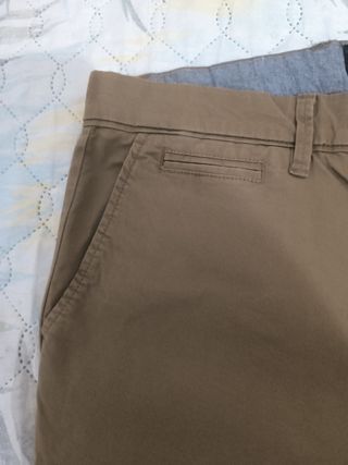 Pantalón chino beige hombre