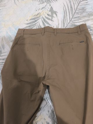 Pantalón chino beige hombre