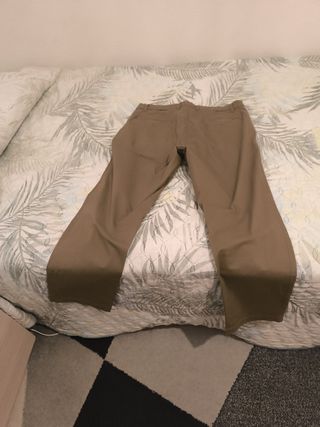 Pantalón chino beige hombre
