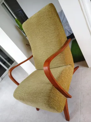 Sillón mecedora madera y tela