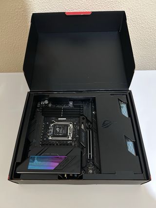 ASUS ROG STRIX X670E-E + Gigabyte Aorus B850 ICE