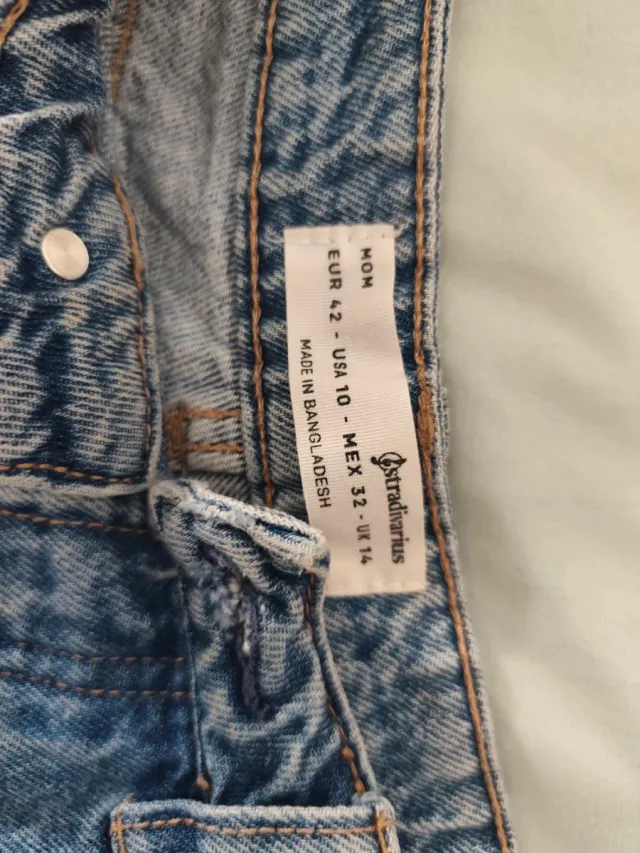 Pantalón corto vaquero Mom Stradivarius Talla 42