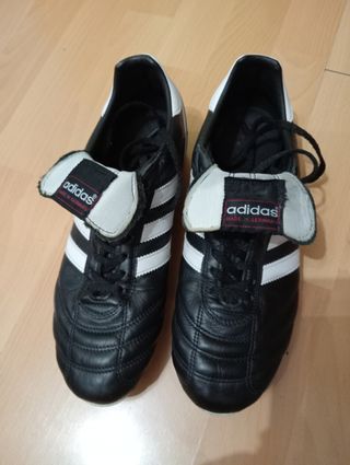 Botas de fútbol Adidas Kaiser Negras
Talla 42
