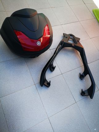 Baúl original y soporte Yamaha XMAX / Tricity
