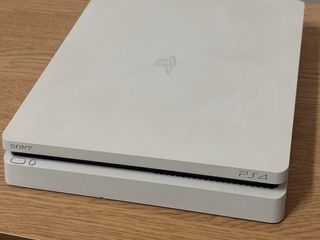 PS4 Blanca + mando blanco + Juegos
