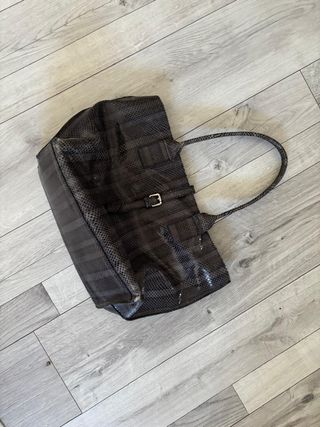 Bolso de piel efecto serpiente