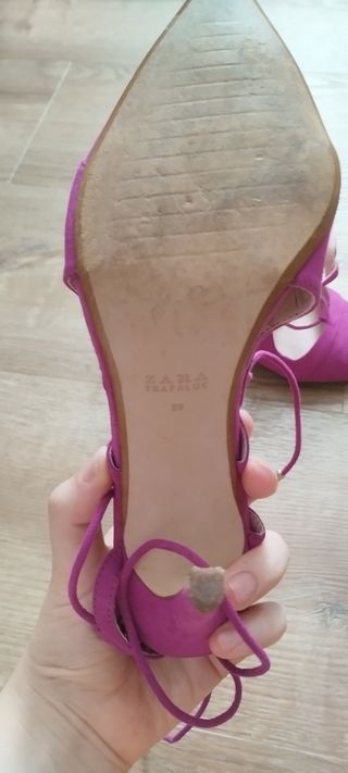 Tacones fucsia elegantes con tiras