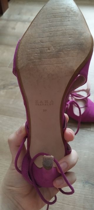 Tacones fucsia elegantes con tiras