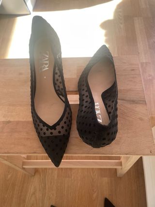 Zapatos de tacón Zara lunares negros talla 38