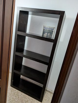 Estantería de madera 