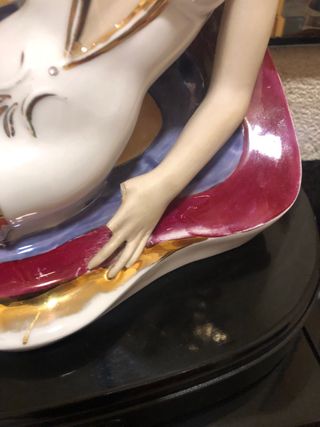 Figura porcelana mujer base madera 45x25x38cm