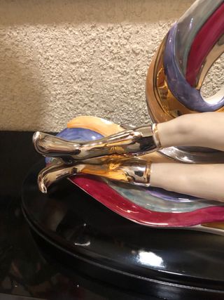 Figura porcelana mujer base madera 45x25x38cm