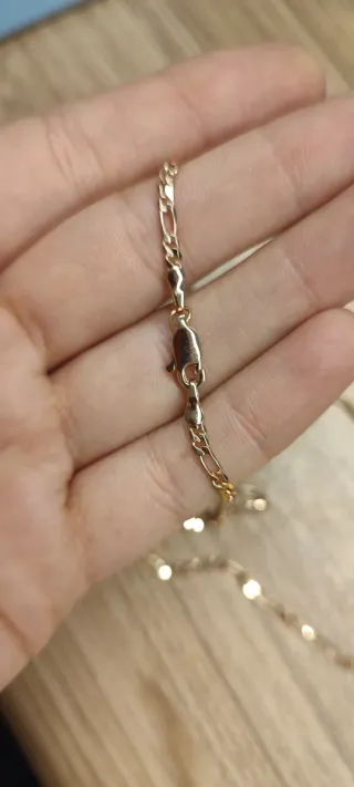 Cadena chapada en oro con colgante cruz