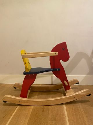 Caballo balancín de madera para niños