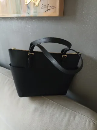 Borsa Michael Kors nera con dettagli oro