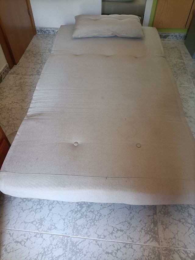 Sofá cama beige de tela