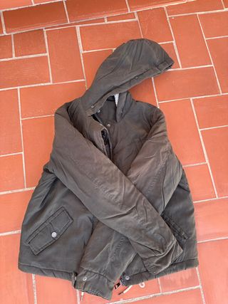 Chaqueta verde militar con capucha