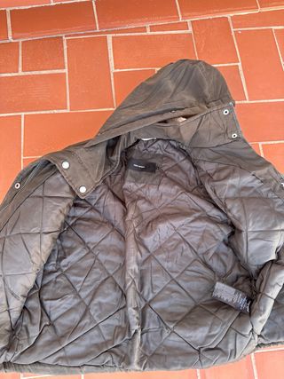Chaqueta verde militar con capucha