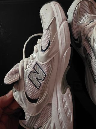 Zapatillas New Balance Plata y Blanco nuevas