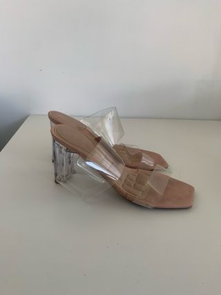 Sandalias tacón nude tiras transparentes