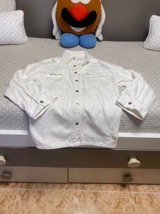 Camisa vaquera blanca Zara