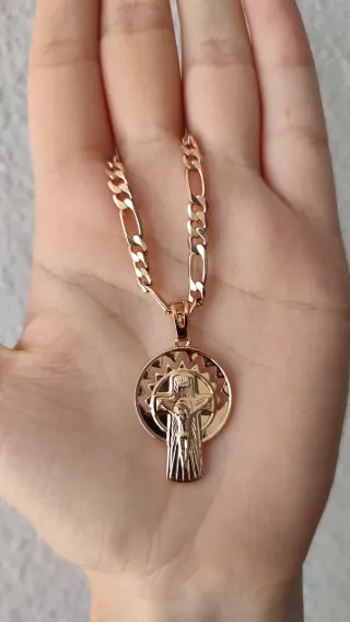 Cadena Figaro chapada en Oro con Colgante Cruz