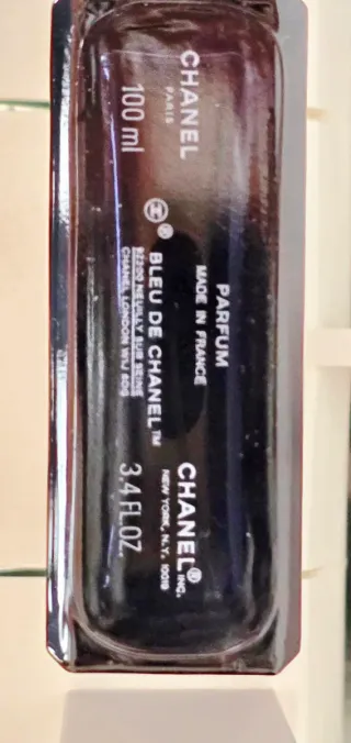 Bleu de Chanel Parfum 100 ml con su caja.