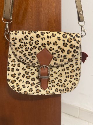 Bolso de piel hecho a mano