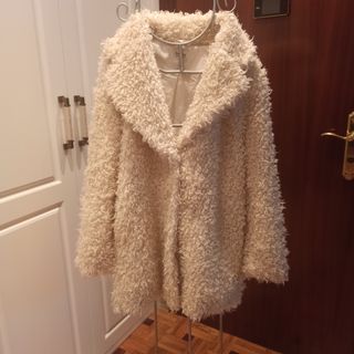 Abrigo pelito Bershka beige