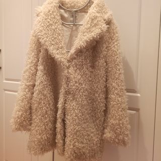 Abrigo pelito Bershka beige