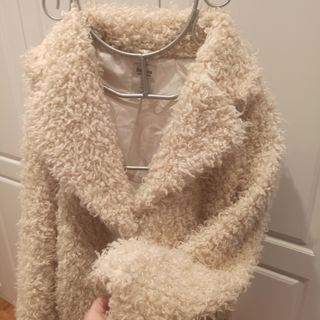 Abrigo pelito Bershka beige