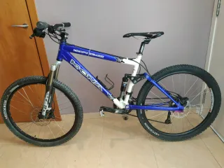 Bicicleta de Montaña kona M mejorada f.hidraulicos