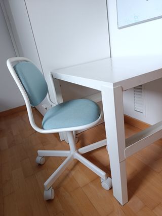Escritorio infantil con silla antideslizante 